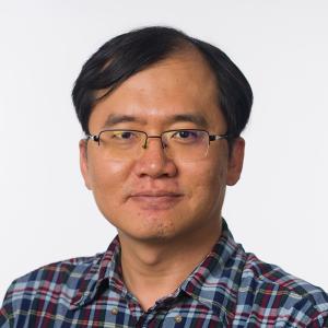 Peng Li headshot wearing a plaid shirt