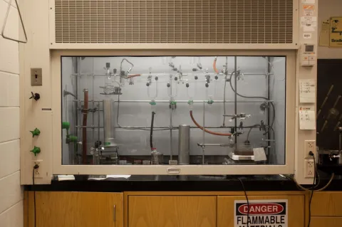 Fume hood-schlenk line