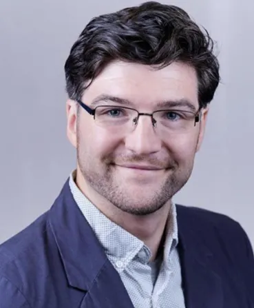 Aron Huckaba headshot