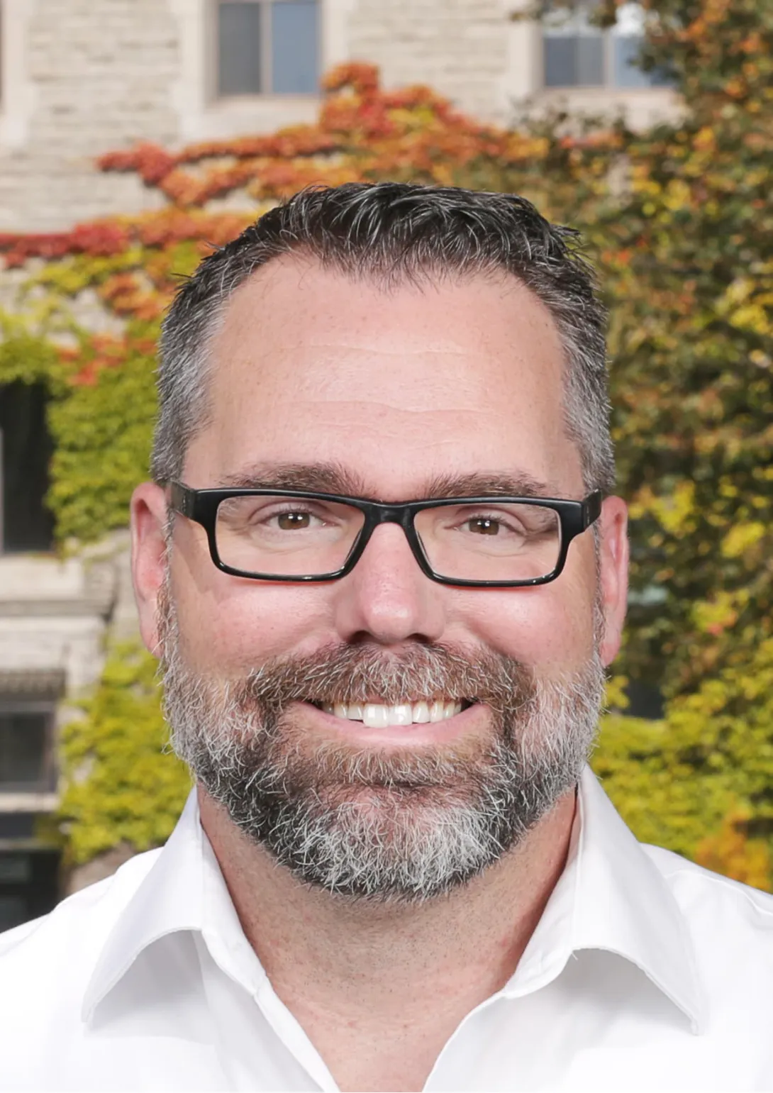 Professor Derek Pratt headshot
